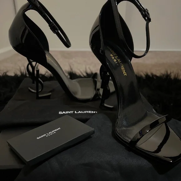 YSL ブラック ポインテッドトゥシューズ 36 1/2 YSL ブラック ポインテッドトゥシューズ 36 1/2